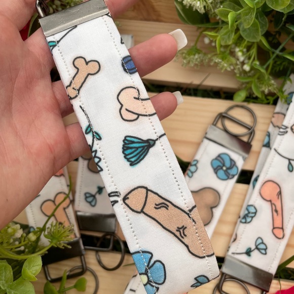 Penis Key Fob Wristlet Keychain - Picture 3 of 4